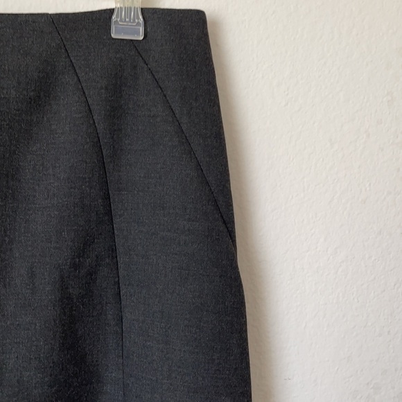 Cute skirt .loft brand size 6 color gray. Mini - Picture 5 of 6